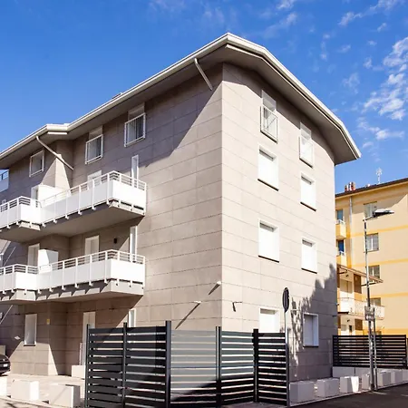 Apho Apartment *