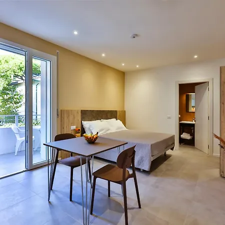 Apho Apartment *