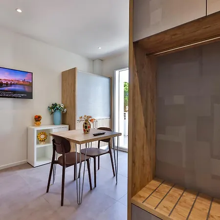 Apho Apartment *