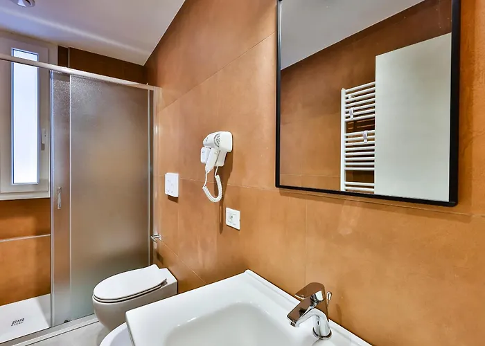 מלון דירות Apho 3*