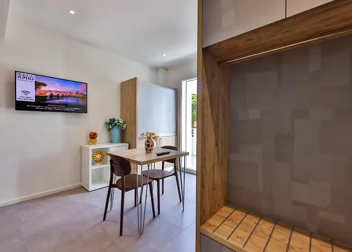 Apho Aparthotel 3*