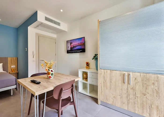 Apho Aparthotel